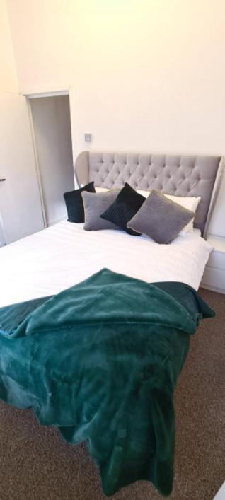Entire 2 Bed Flat On 3Rd Floor Near City Centre & Stadium 卡迪夫 外观 照片