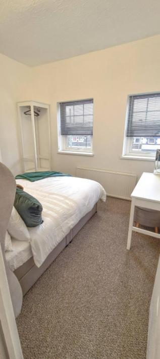 Entire 2 Bed Flat On 3Rd Floor Near City Centre & Stadium 卡迪夫 外观 照片