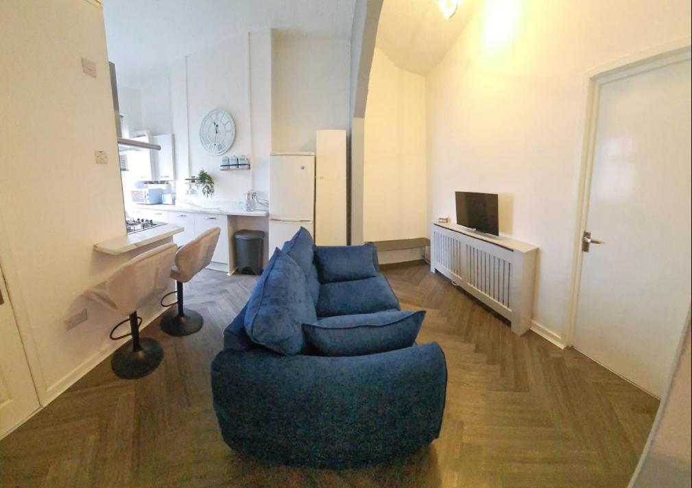 Entire 2 Bed Flat On 3Rd Floor Near City Centre & Stadium 卡迪夫 外观 照片